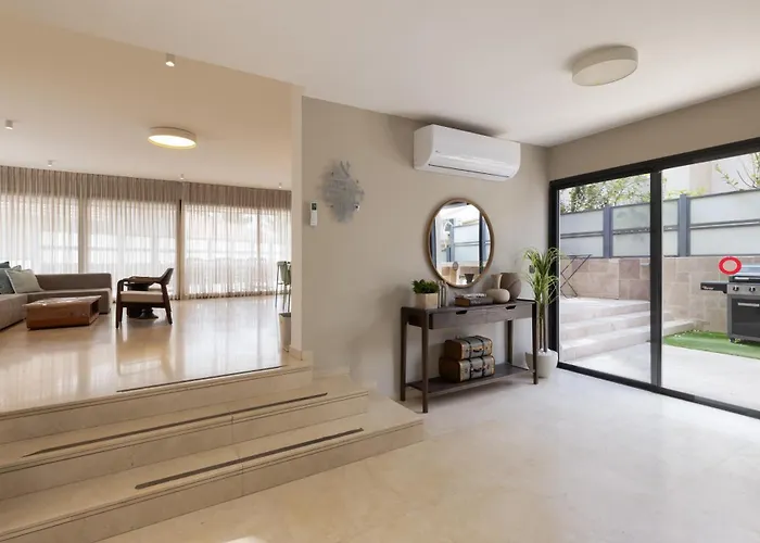 Villa Daniela 5Br Heated Pool וילה דניאלה 5 חדרי שינה בריכה מחוממת