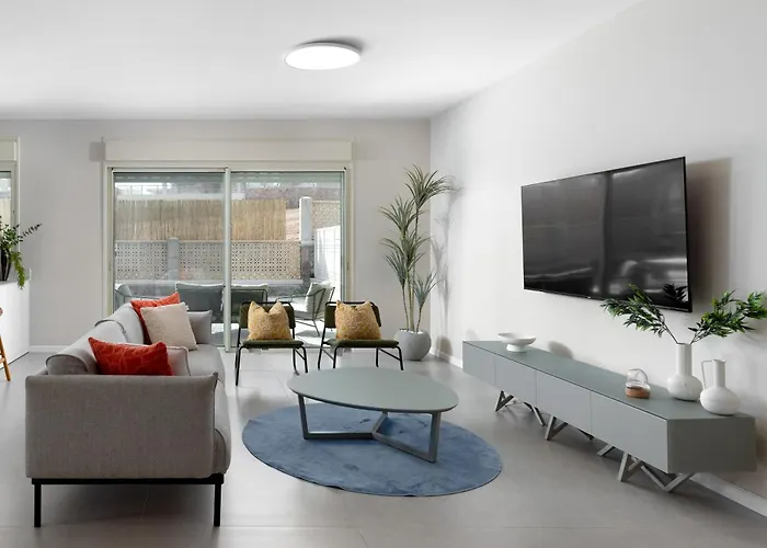 וילה פאן 4 חדרי שינה בריכה מחוממת Villa Fun 4 Bedroom Heated Pool